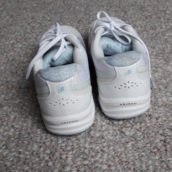 NWOB New Balance Women's Athletic Sneakers - Picture 5 of 8